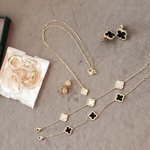 Iconic Black and Gold Clover  Jewelry Set